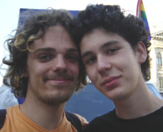 Due ragazzi, Gay Pride di Milano, 2004