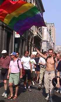 Militante gay al gay pride di Milano, 2002 (Foto G. Dall'Orto).