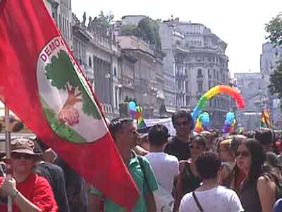 Milano, il corteo del Gay Pride 2001 [Foto G. Dall'Orto]