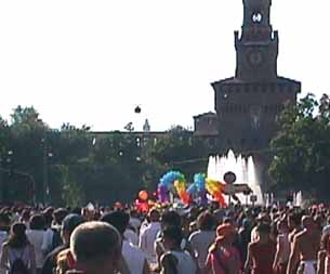 Arrivo della manifestazione in Piazza Castello, Milano (foto G. Dall'Orto).