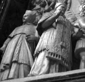 Il cardinale Borghese, a sinistra, alle spalle dello zio papa. (Roma tomba Borghese, S. Maria Maggiore).