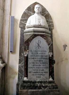 Monumento a don Marziani nella cattedrale di Taormina.