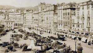 Genova, piazza Caricamento nel 1880. Foto di A. Noack