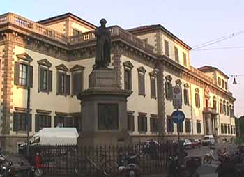 Le ex-carceri di Milano oggi, con il monumento a Cesare Beccaria in primo piano