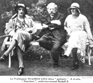 Magnus Hirschfeld in compagnia di due travestiti