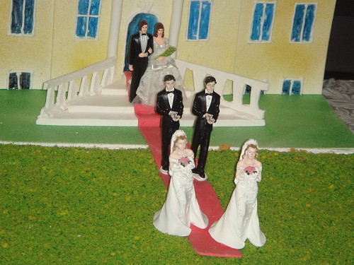 Torta nuziale pro matrimonio egualitario. Foto di Giovanni Dall'orto.