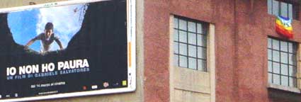 Una casa di Milano, marzo 2003. Foto G. Dall'Orto
