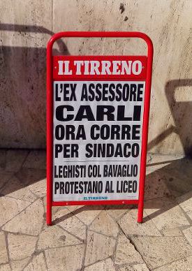 Locandina di quotidiano la mattina dopo la conferenza.