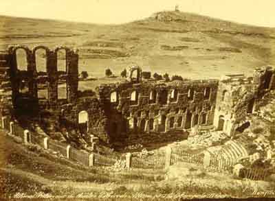 L'Odeon di Erode attico ad Atene, circa 1868 (foto di Bonfils)