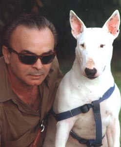 Tony Patrioli con la sua cagnetta. Foto: cortesia Tony Patrioli