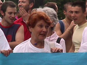 Paola Dell'Orto, in Dall'Orto, presidente Associazione Genitori di Omosessuali (AGEDO), al gay pride di Padova (8/6/2002)