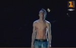 Un'immagine dal video ''Kukla''.