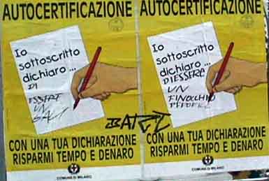Tag omofobe su un manifesto del Comune di Milano, 2-7-2000. (Foto G. Dall'Orto).
