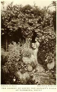 Il giardino della villa di Gloeden.