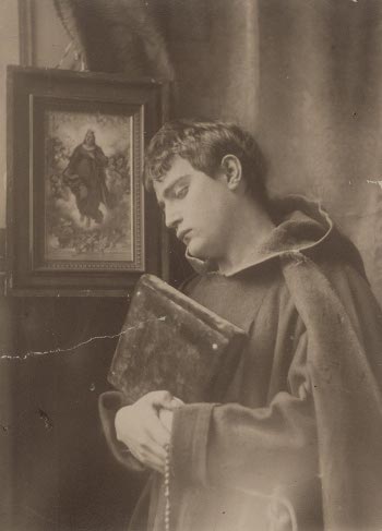 Wilehlm von Gloeden, "Giovane monaco"