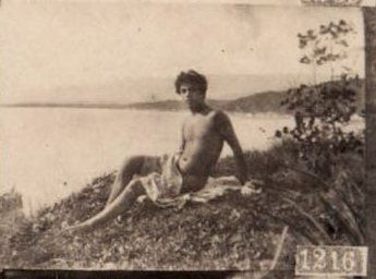 Pasquale seduto davanti all'Etna