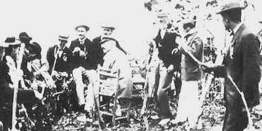 Krupp con un gruppo di amici