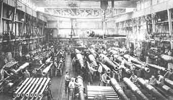 Produzione di cannoni nelle officine Krupp