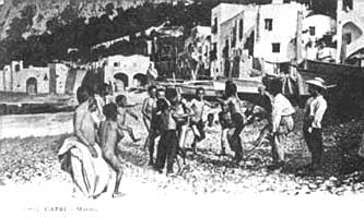 Capri. Bambini al mare. Cartolina postale d'inizio Nocvocento.