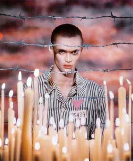 Pierre et Gilles - Le triangle rose (Laurent 1993).