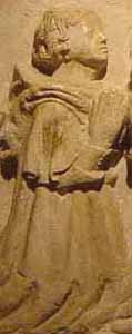 Orante dalla - Pietra della pace, 1322. Bologna, museo medievale. Foto G. Dall'Orto